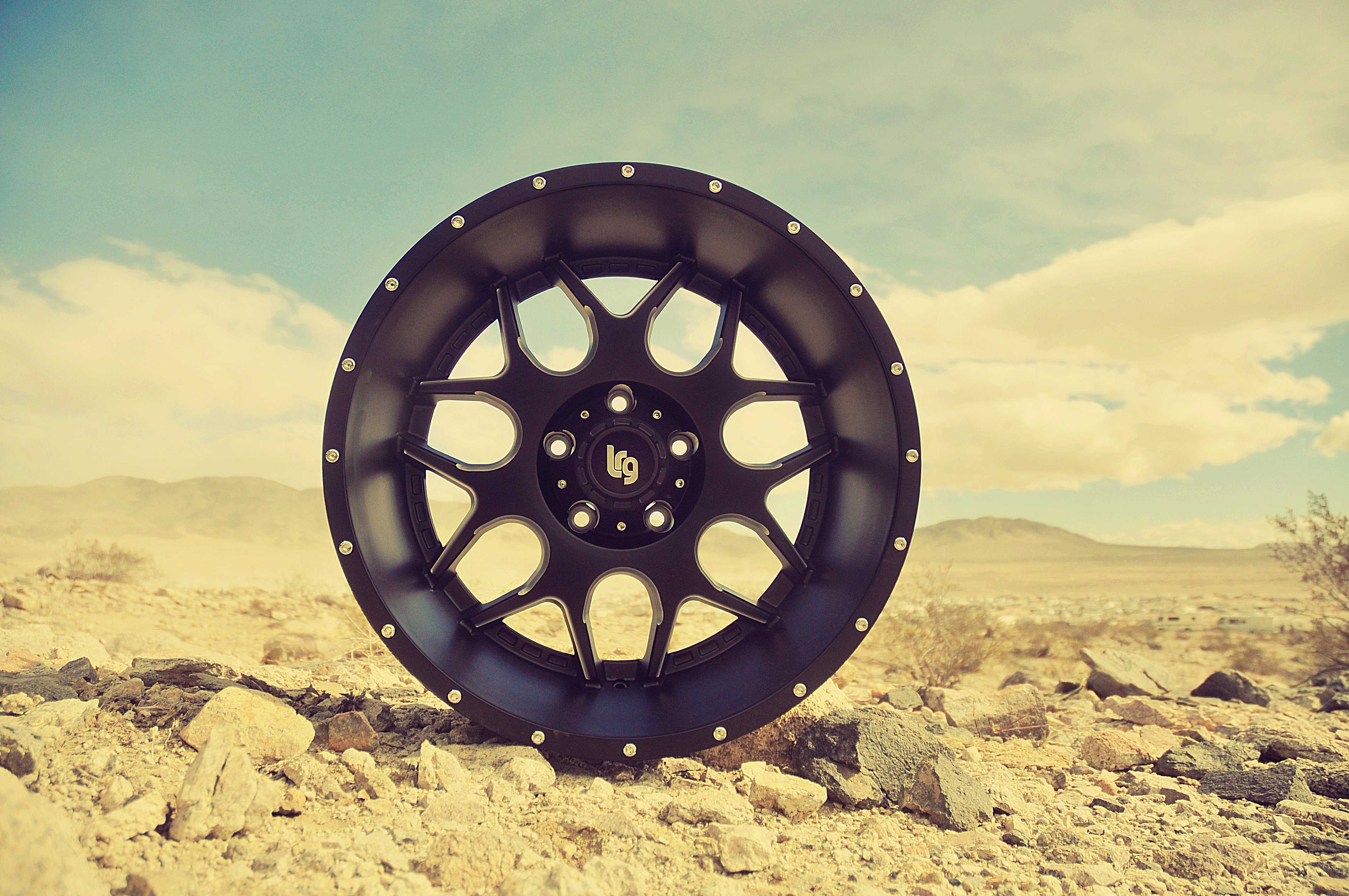 Lrg Rims 10489070900 18x9 8x170 5in BS 0mm Offset  Black/Milled